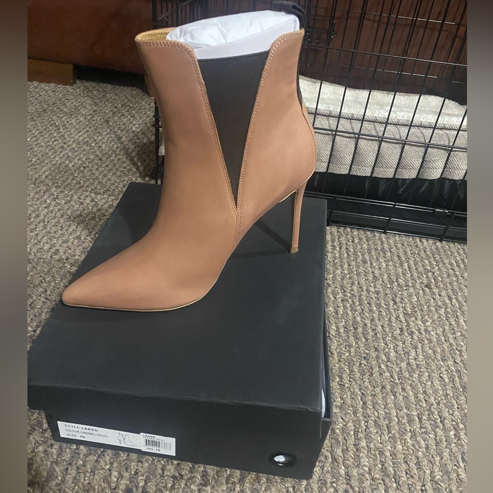 BNWT tony bianco Laken Boot size 10